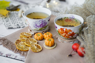 Cozy autumn vibes with herbal tea, dried citrus slices, and seasonal decor – a perfect setting...