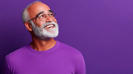 Obraz premium Man with glasses is smiling and looking up at the camera