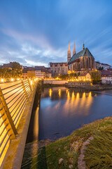 G&ouml;rlitzer St. Peter und Paul bei Sonnenuntergang mit Spiegelung in der Nei&szlig;e