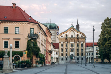 Obraz premium Ljubljana, Slovenia - 14 August 2024: Congress Square, one of the central squares in Ljubljana, the capital of Slovenia.