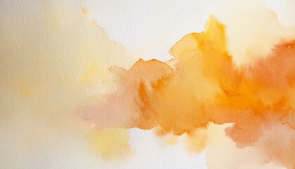 淡い黄色とオレンジの水彩が白い紙に広がり、自然ににじんで暖かく柔らかな雰囲気を作り出すデザイン。
