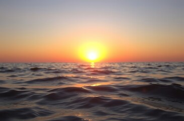 Obraz premium Beautiful sunset over tranquil ocean waves.