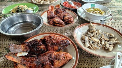 grilled chicken wings with vegetables