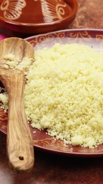 couscous, en gros plan, dans une assiette