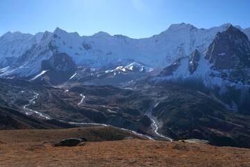 Fototapeta premium Amazing views on trekking through Kongma La Pass 5535 m, from Dingboche to Lobuche Everest Base Camp trek. Himalayas, Nepal.
