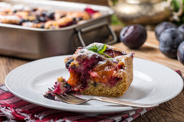 Yeast cake with plums and blueberries.