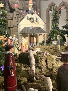 Blick auf die Weihnachtskrippe im Paderborner Dom