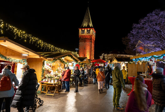 Lindau am Bodensee, Bodenseeweihnacht (Weihnachtsmarkt am Hafen) mit Mangturm