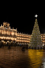 Fototapeta premium ILUMINACIÓN NAVIDAD EUROPA SALAMANCA 2024 LUCES DE NAVIDAD CIUDAD EUROPEA CHRISTMAS LIGHTING EUROPE SALAMANCA 2024 CHRISTMAS LIGHTS EUROPEAN CITY