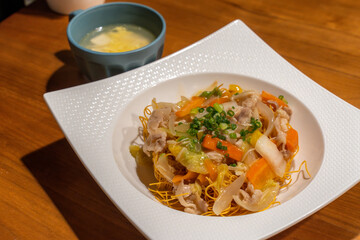 野菜たっぷりあんかけかた焼きそば