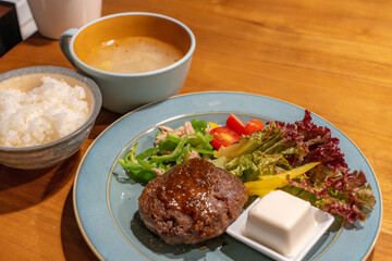 美味しいハンバーグ定食