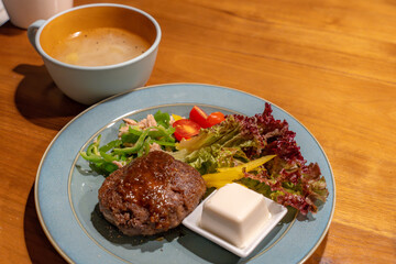 美味しいハンバーグ定食