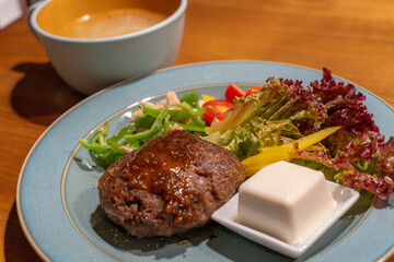 美味しいハンバーグ定食