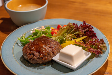 美味しいハンバーグ定食