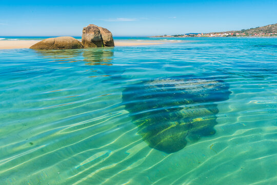 Reflejos en la playa de Carnota, Galicia