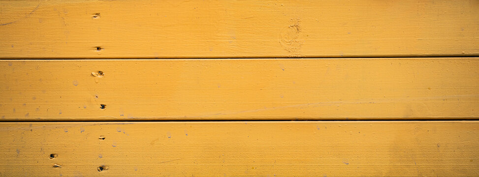 Pared de madera hecha de tableros de color como fondo o textura