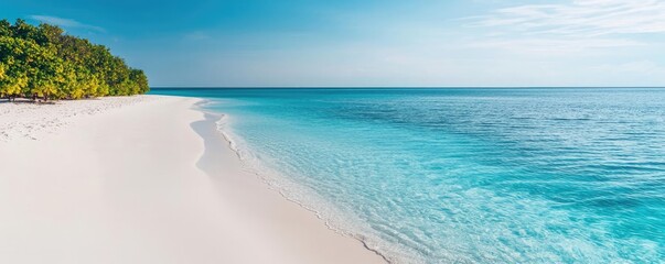 Obraz premium Serene nature concept. Serene beach landscape featuring crystal clear water and white sandy shore.