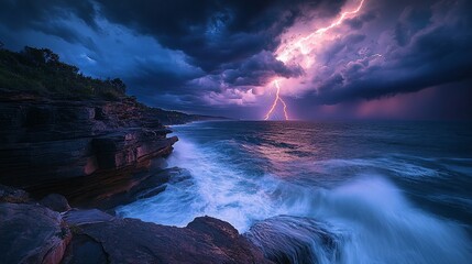 Naklejka premium Lightning strike over a dramatic ocean coastline at dusk.
