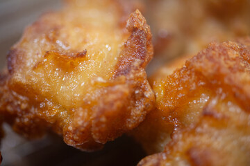 鶏の唐揚げのアップ　マクロ