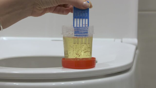Russian multi panel drug screening test. Urine drug screen rapid test ten drugs. Urine drug screening at home. Urine rapid drug test detects whether someone has recently used drugs.