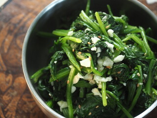 spinach with sesame seed and fresh garlic