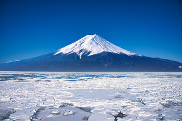 オホーツク海の流氷と富士山合成
