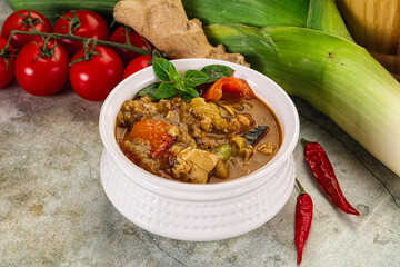 Thai curry with chicken and basil