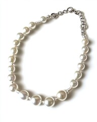 Obraz premium Elegant pearl necklace with silver accents, showcasing a classic design perfect for any occasion.