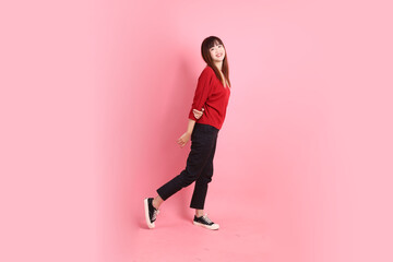 20s woman in red t-shirt