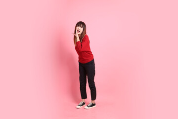 20s woman in red t-shirt