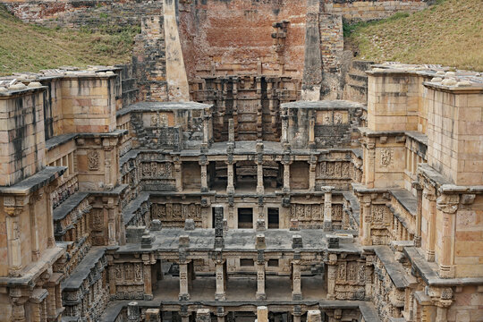 The splendid stepwell of Patan: Rani Ki Vav