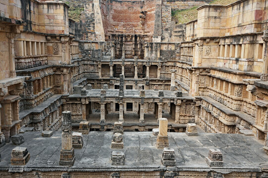 The splendid stepwell of Patan: Rani Ki Vav