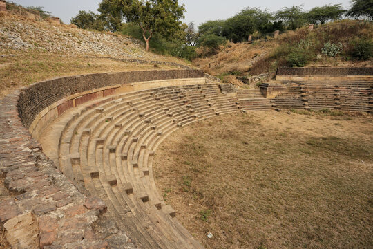 A sacred reservoir: the Shahastralinga Talav, jewel of Patan