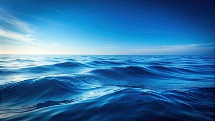 Obraz premium Serene ocean waves under a vast, clear blue sky