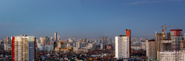 Fototapeta premium Dawn clouds over the metropolis of early winter sunset 3