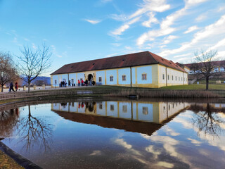 Obraz premium Schloss Hof castle in Austria in cloudy winter day
