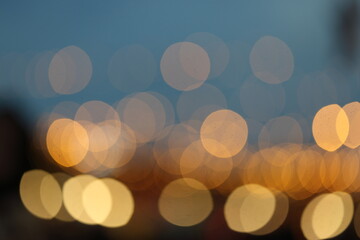 Fototapeta premium defocused christmas light bokeh in a christmas market