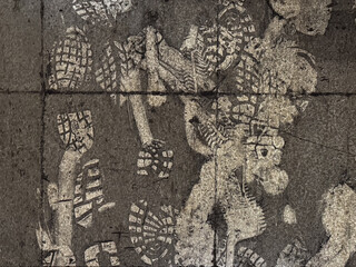 Obraz premium Dirty footprints are scattered across the floor