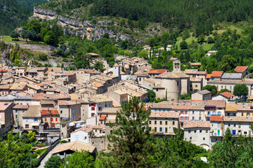Fototapeta premium Châtillon en Diois, in the Drôme department, southeastern France. The town offers traditional architecture with its narrow medieval streets and houses under the steep cliffs of Glandasse mountain.