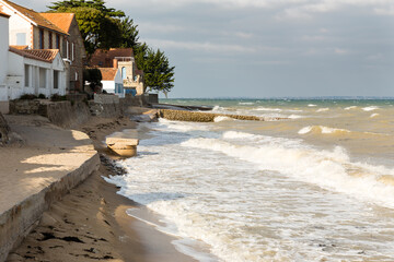 Montée du niveau de la mer et danger sur les habitations littorales, submersion par une mer...