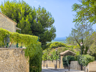 Village of Elegance: Roaming the Historic Streets of Chateauneuf-du-Pape