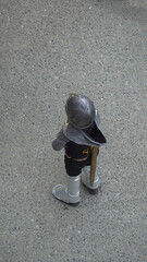 Enfant déguisé en chevalier