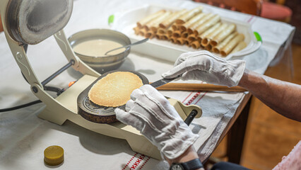 Baking Christmas Tube-shaped Wafers