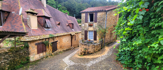 Beynac-et-Cazenac, village en pierres ocres dans le Périgord noir en Franc