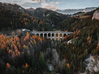 Semmering Bahn in Niederösterreich im Herbst