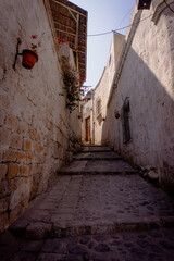 Obraz premium Traditional Street View of Yanahuara Arequipa Peru Featuring Colonial Architecture