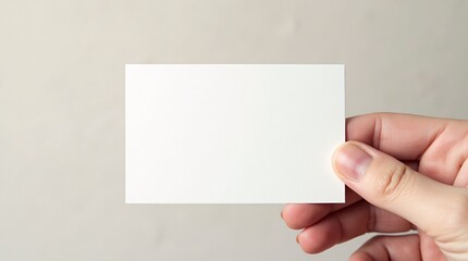 Obraz premium man holding blank business card for mockup