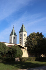 Fototapeta premium clochers sous un ciel bleu