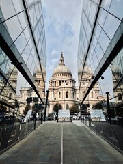 Fototapeta premium St Paul's Cathedral reflection