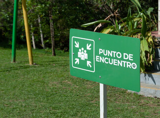 Emergency meeting point signage, safety concept